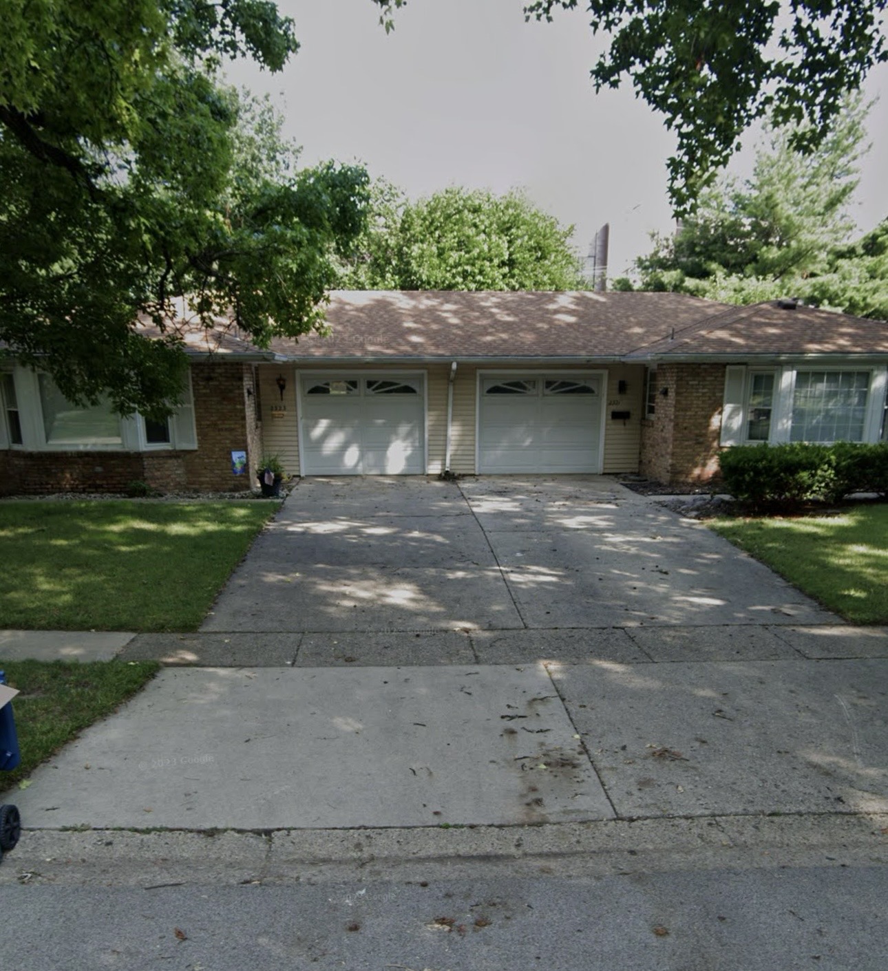 2323 Lynnhaven Rd – 2 Bed, 2 Bath Duplex in Springfield, IL